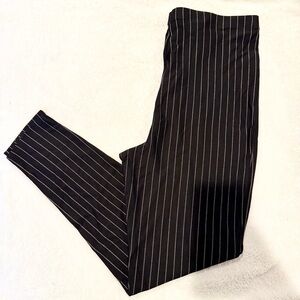 Forever 21 Black and White Pinstripe Leggings (NWOT)